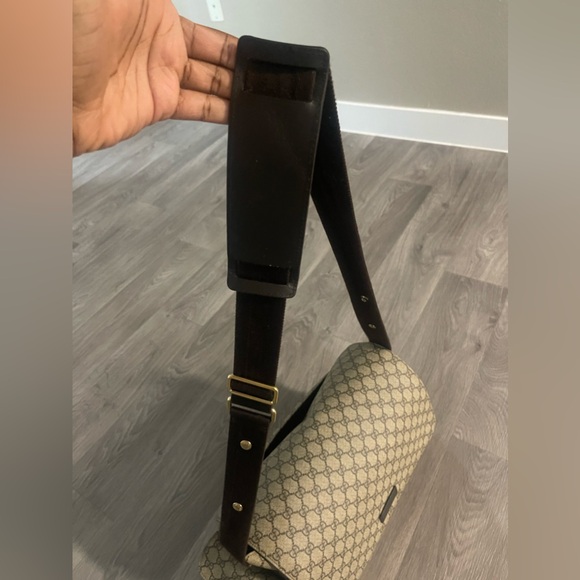 Gucci Tan Monogram Canvas Bag - Picture 6 of 8
